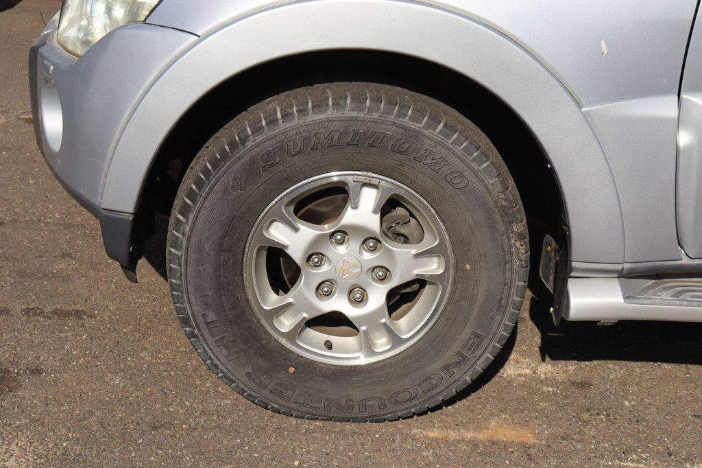 SUV Mitsubishi Pajero Petrol 2008