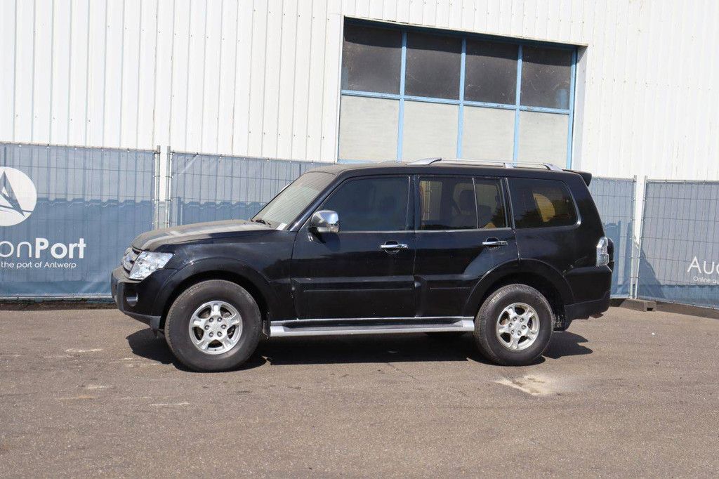 SUV Mitsubishi PAJERO Petrol 2007