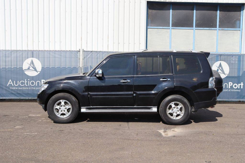 SUV Mitsubishi PAJERO Petrol 2007