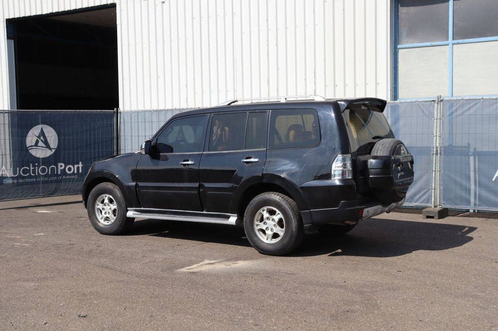 SUV Mitsubishi PAJERO Petrol 2007