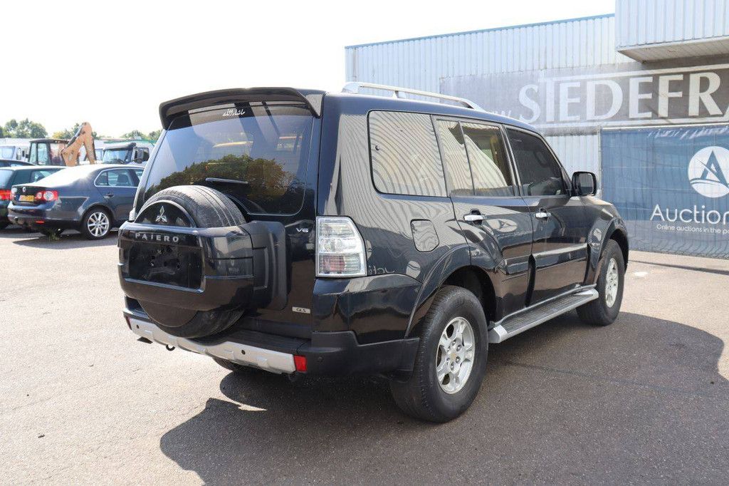 SUV Mitsubishi PAJERO Petrol 2007