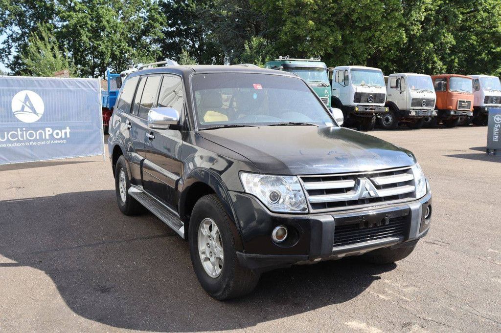 SUV Mitsubishi PAJERO Petrol 2007