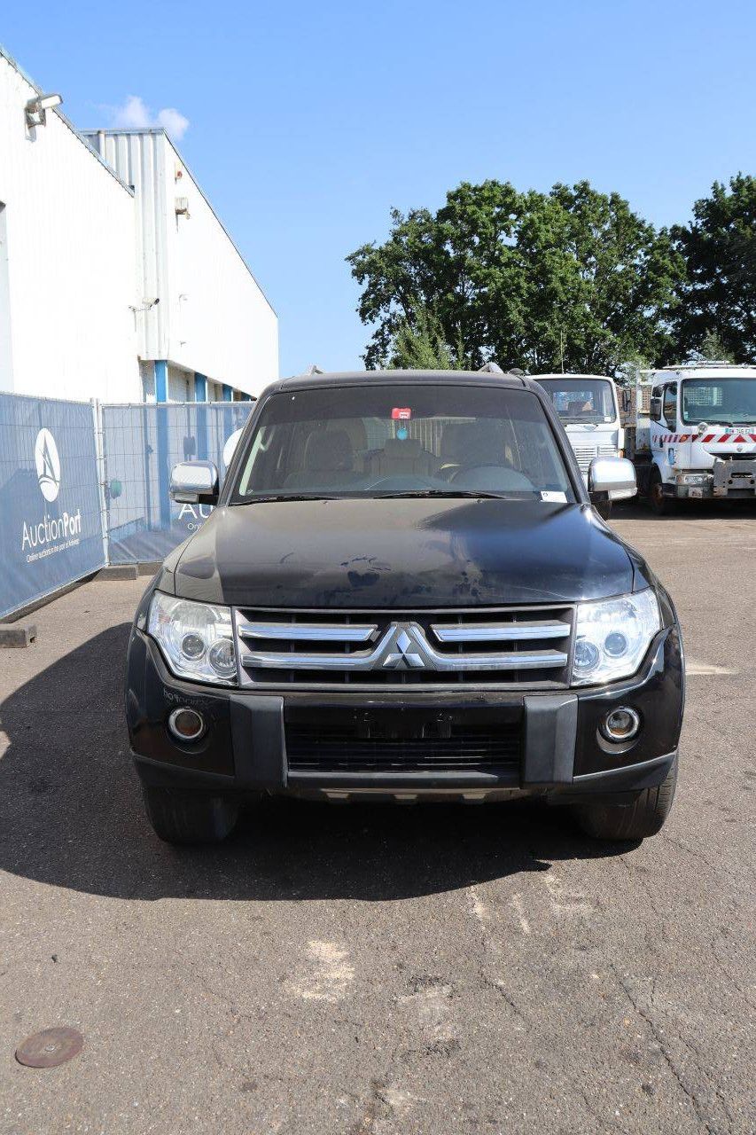SUV Mitsubishi PAJERO Petrol 2007