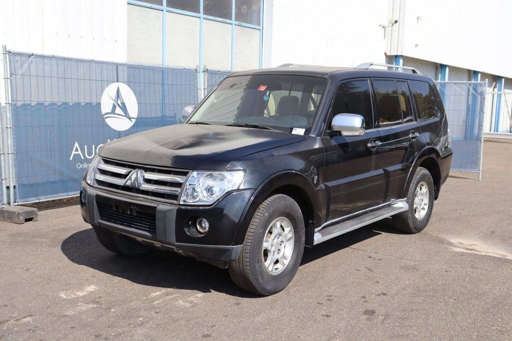SUV Mitsubishi PAJERO Petrol 2007