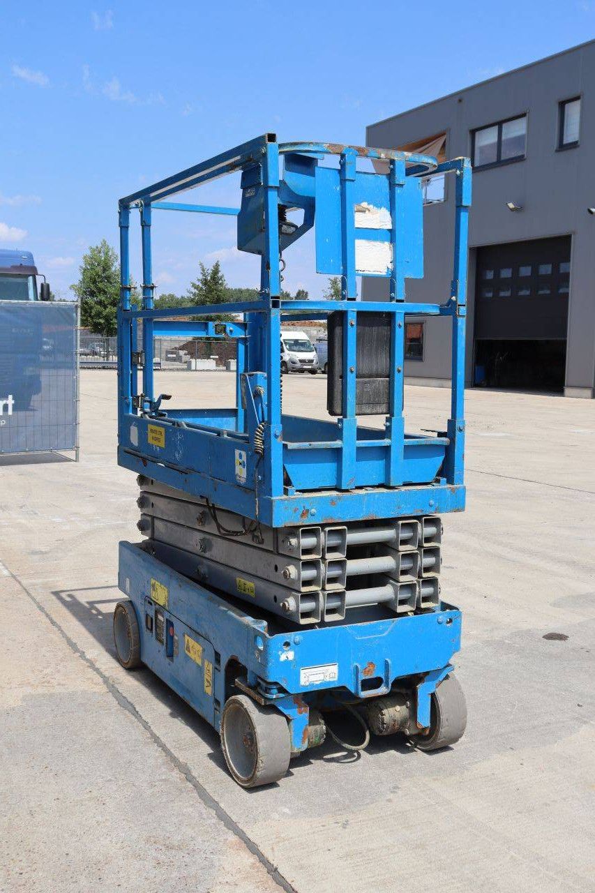 Scherenarbeitsbühne Genie GS-1932 elektrisch 227 kg 8,0 m 2012