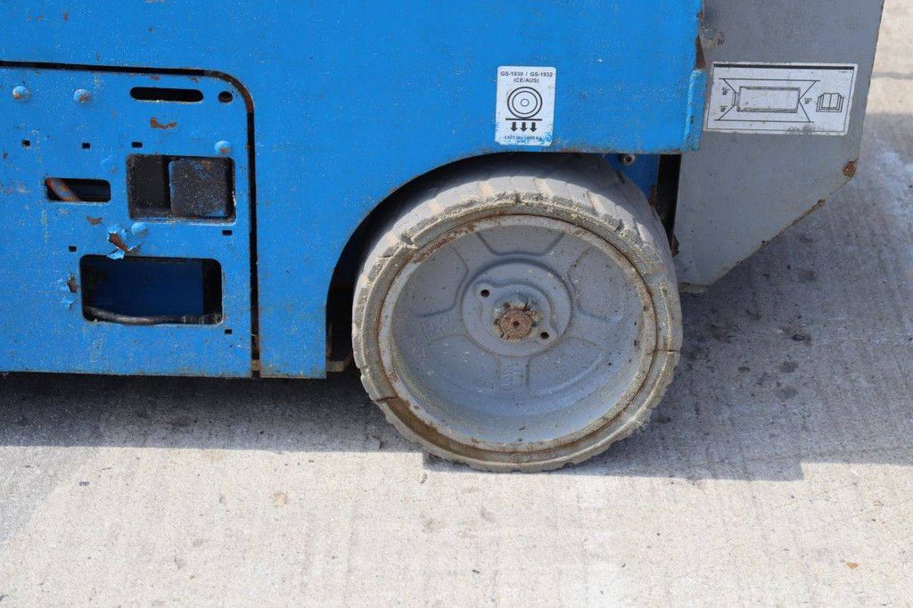 Scherenarbeitsbühne Genie GS-1932 elektrisch 227 kg 8,0 m 2012