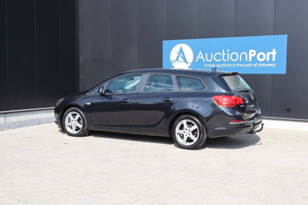 Opel Astra Sports Tourer Diesel Kombi 110 PS 2013