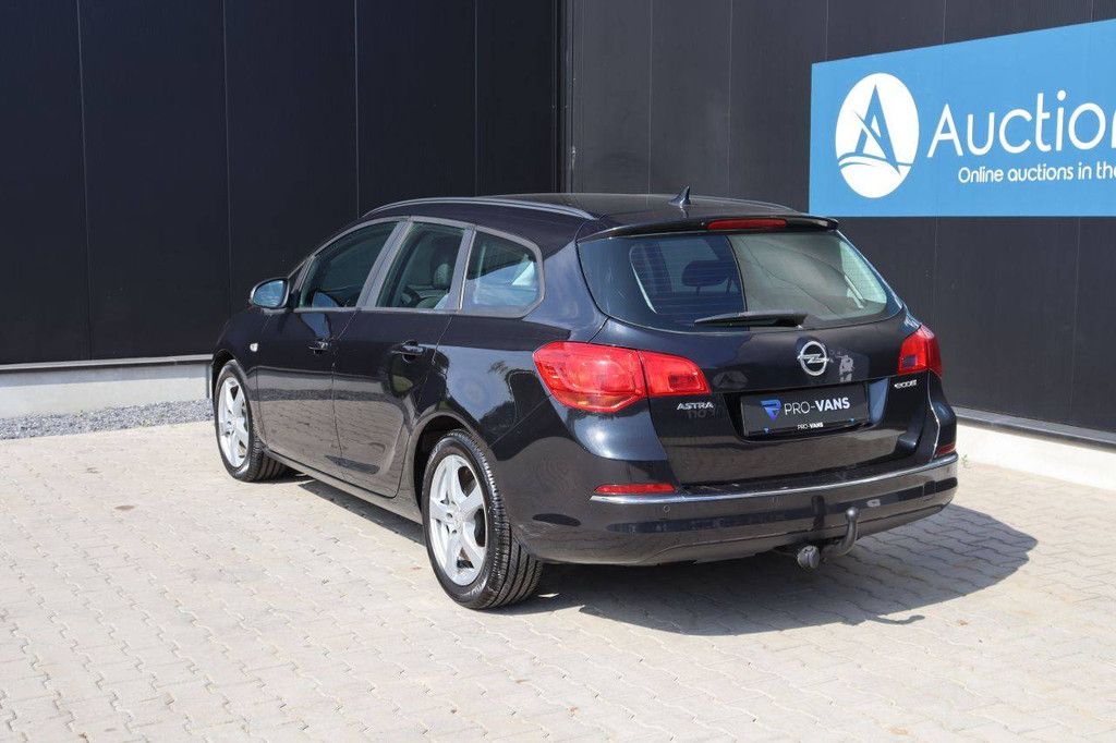 Opel Astra Sports Tourer Diesel Kombi 110 PS 2013