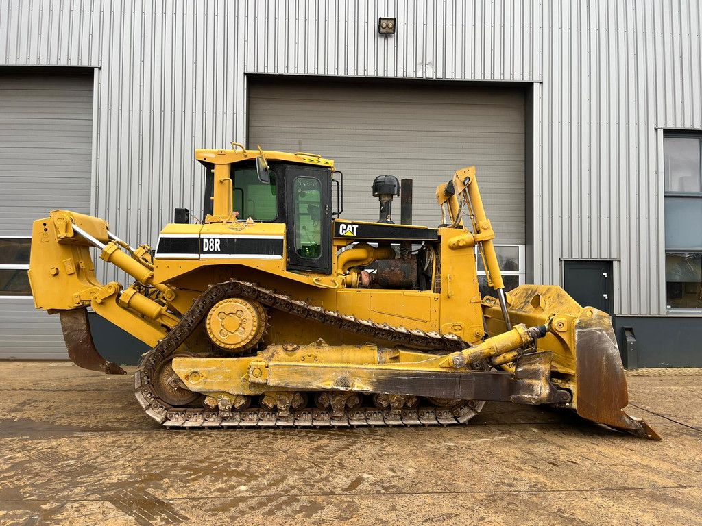 Caterpillar D8R - Single shank ripper