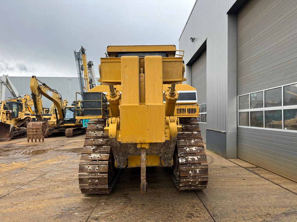 Caterpillar D8R - Single shank ripper