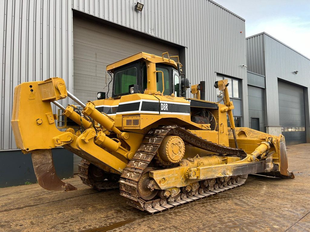 Caterpillar D8R - Single shank ripper