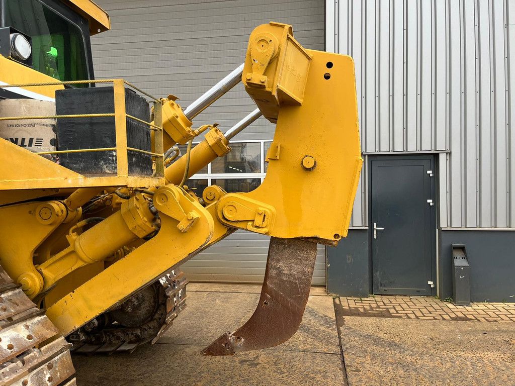 Caterpillar D8R - Single shank ripper