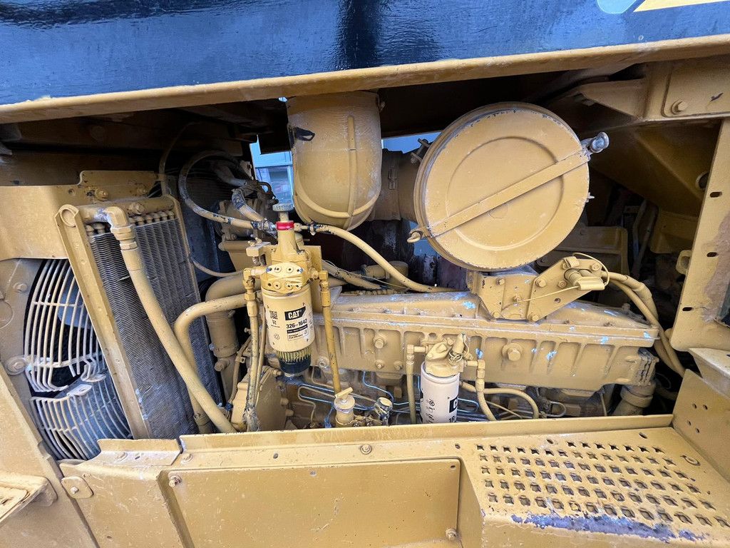 Caterpillar D8R - Single shank ripper