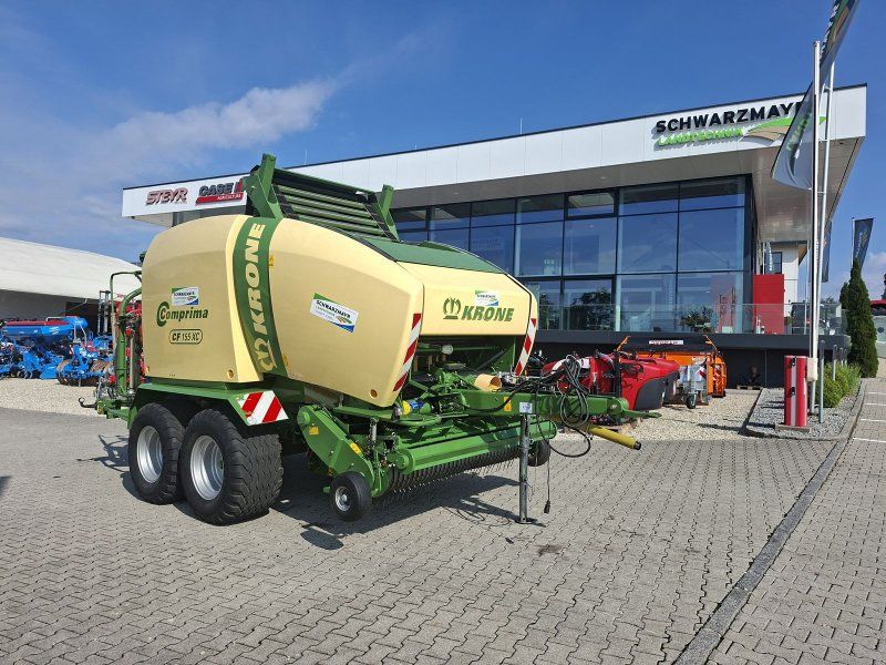 Krone CF 155 XC mit 26 Messer und Ballenaufsteller