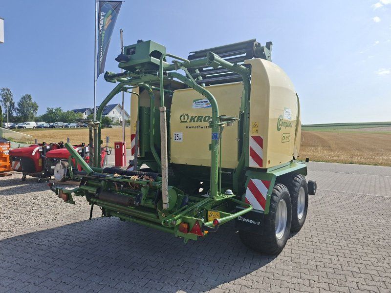Krone CF 155 XC mit 26 Messer und Ballenaufsteller