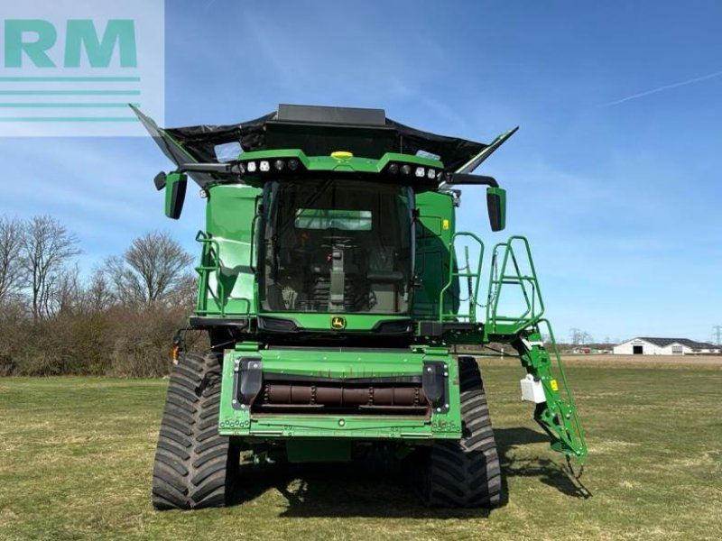John Deere X9 1100