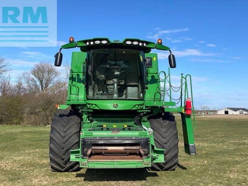 John Deere S685