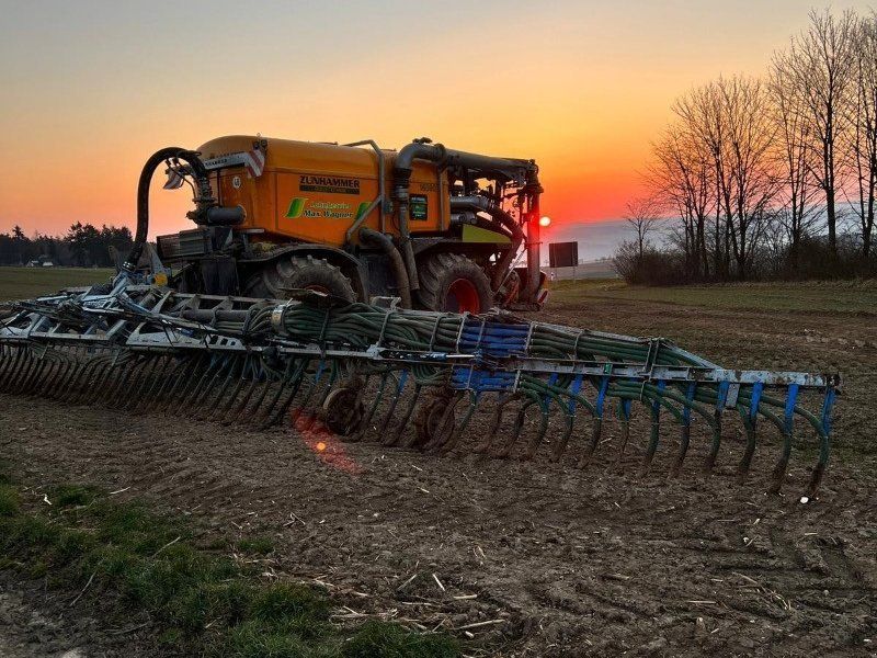 Claas XERION 4000 ST mit Zunhammer Gülleaufbau