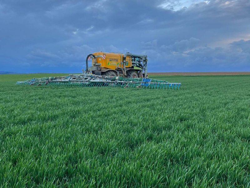 Claas XERION 4000 ST mit Zunhammer Gülleaufbau