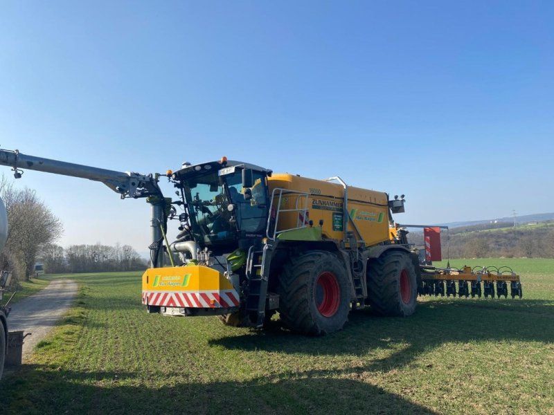 Claas XERION 4000 ST mit Zunhammer Gülleaufbau