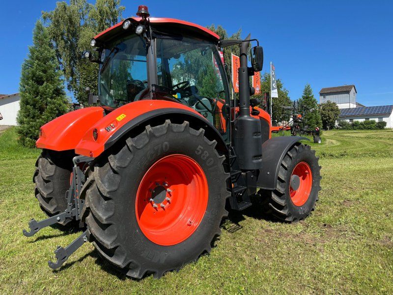 Kubota M7133