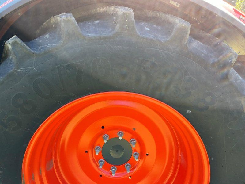Kubota M7133
