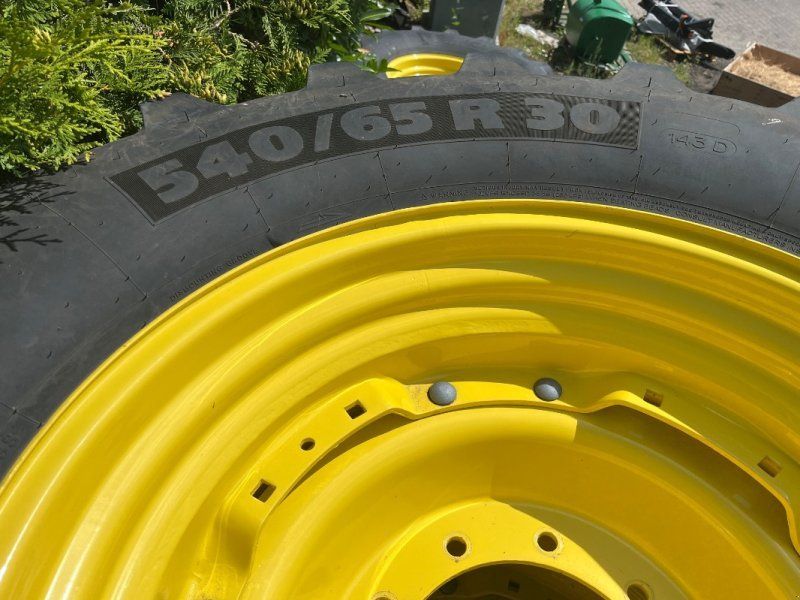 Michelin 540/65R30