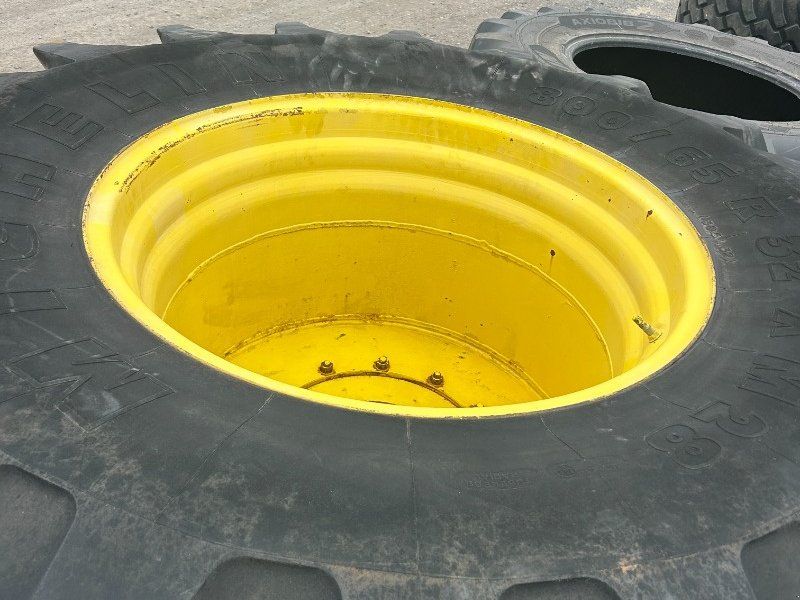 Michelin 800/65R32