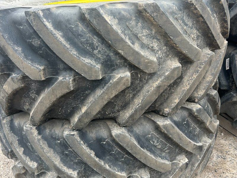 BKT 650/65R42