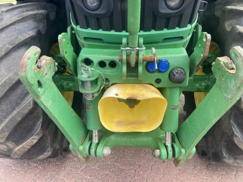 John Deere 6195M