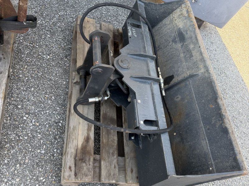 Takeuchi Schnellwechsler + Löffelpaket für TB 035/135/235