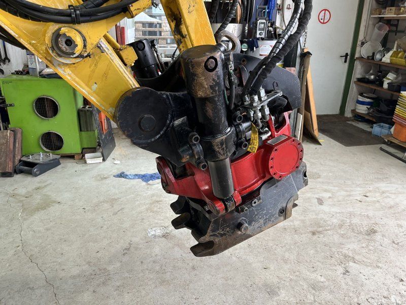 Takeuchi Rototilt +Oilquick für TB 290 295W 175