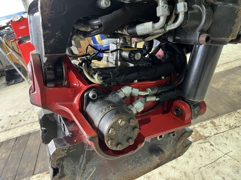 Takeuchi Rototilt +Oilquick für TB 290 295W 175