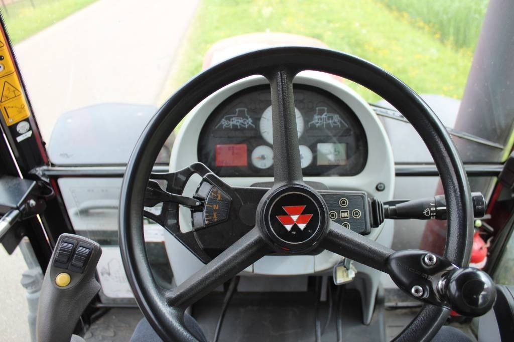 Massey Ferguson 6480 met Herder Grenadier 518LS