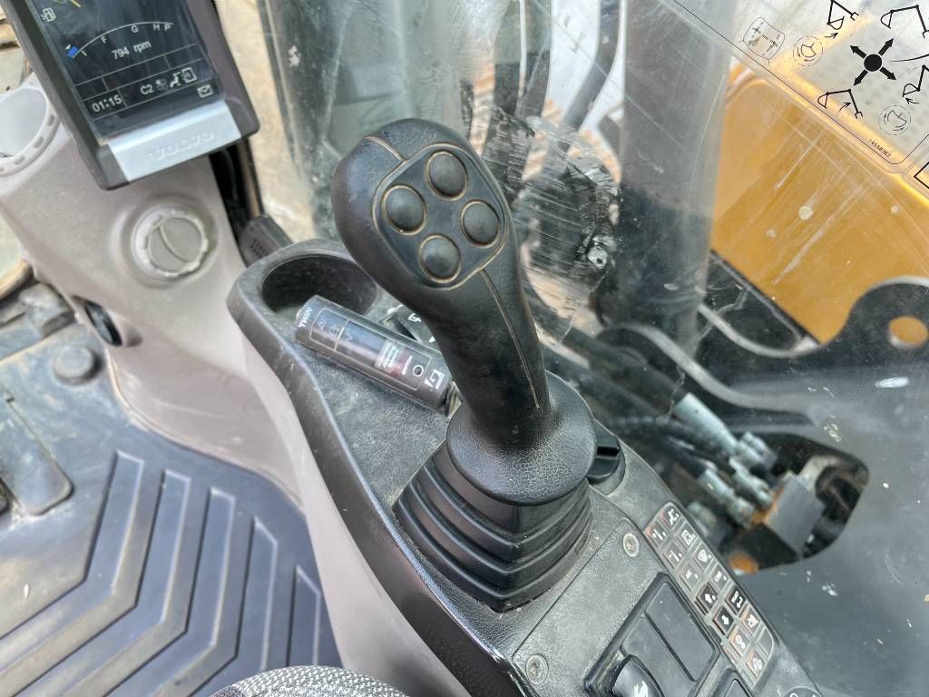 Volvo EC380DL - Automatic Greasing / Quick Coupler