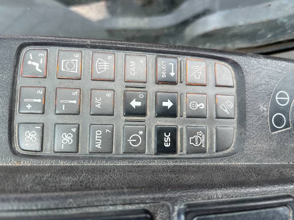 Volvo EC380DL - Automatic Greasing / Quick Coupler
