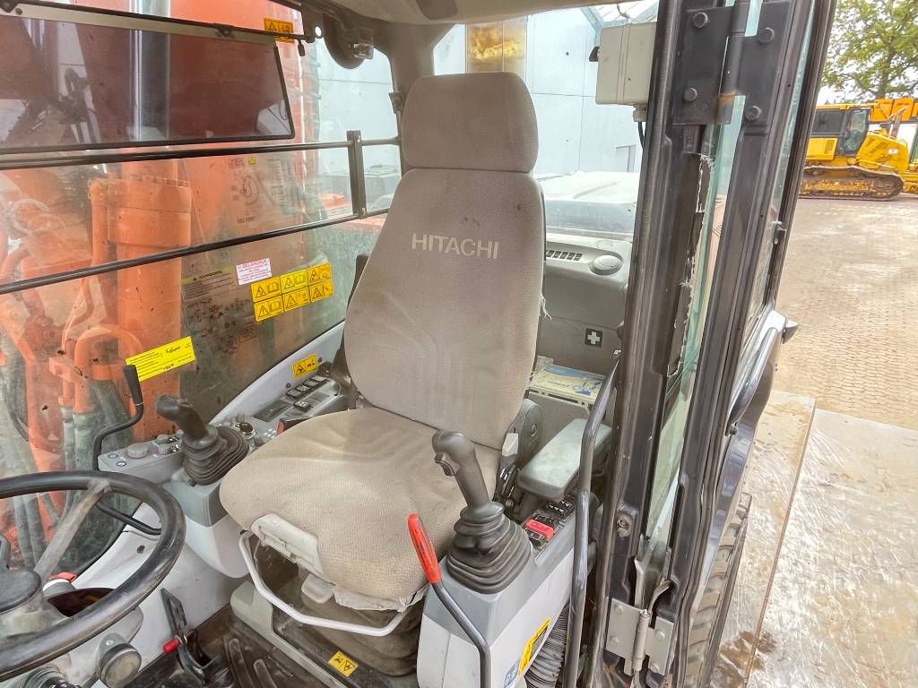 Hitachi ZX170W-5B - Blade / Triple Boom / Auto Greasing