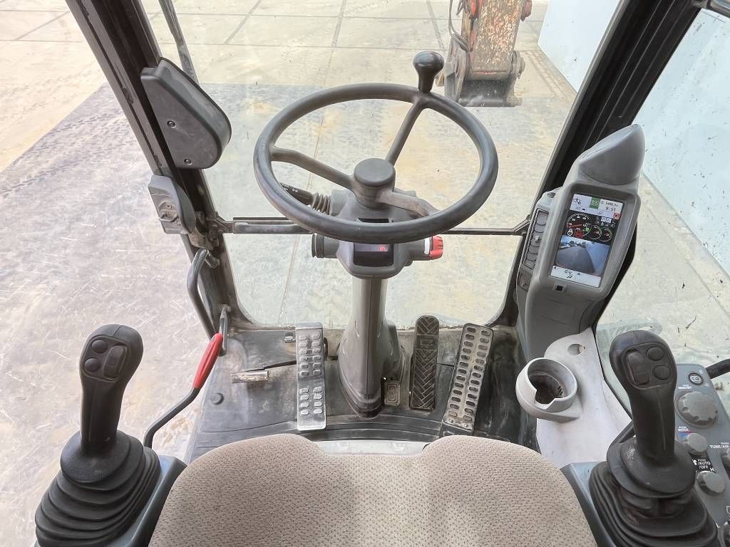 Hitachi ZX170W-5B - Blade / Triple Boom / Auto Greasing