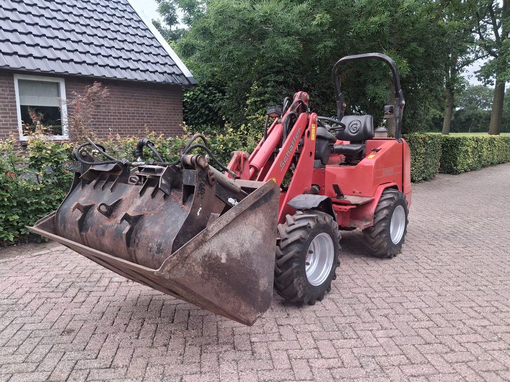 Schäffer 2336 2336 met bak en mestklem