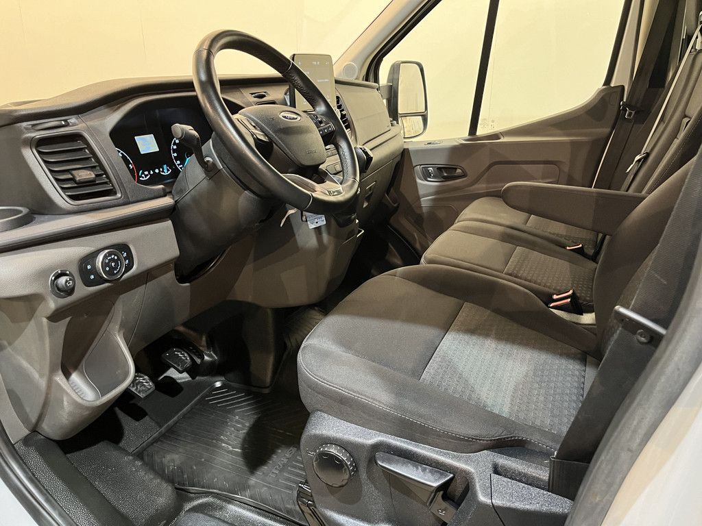 Ford Transit 2.0 TDCI L3H1 130 PK DC 7 pers. Open Laadbak / Euro 6 / Airco / Cruise Control / Trekhaak / CarPlay / 23.600 KM !!
