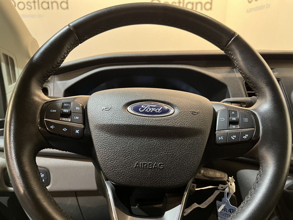Ford Transit 2.0 TDCI L3H1 130 PK DC 7 pers. Open Laadbak / Euro 6 / Airco / Cruise Control / Trekhaak / CarPlay / 23.600 KM !!