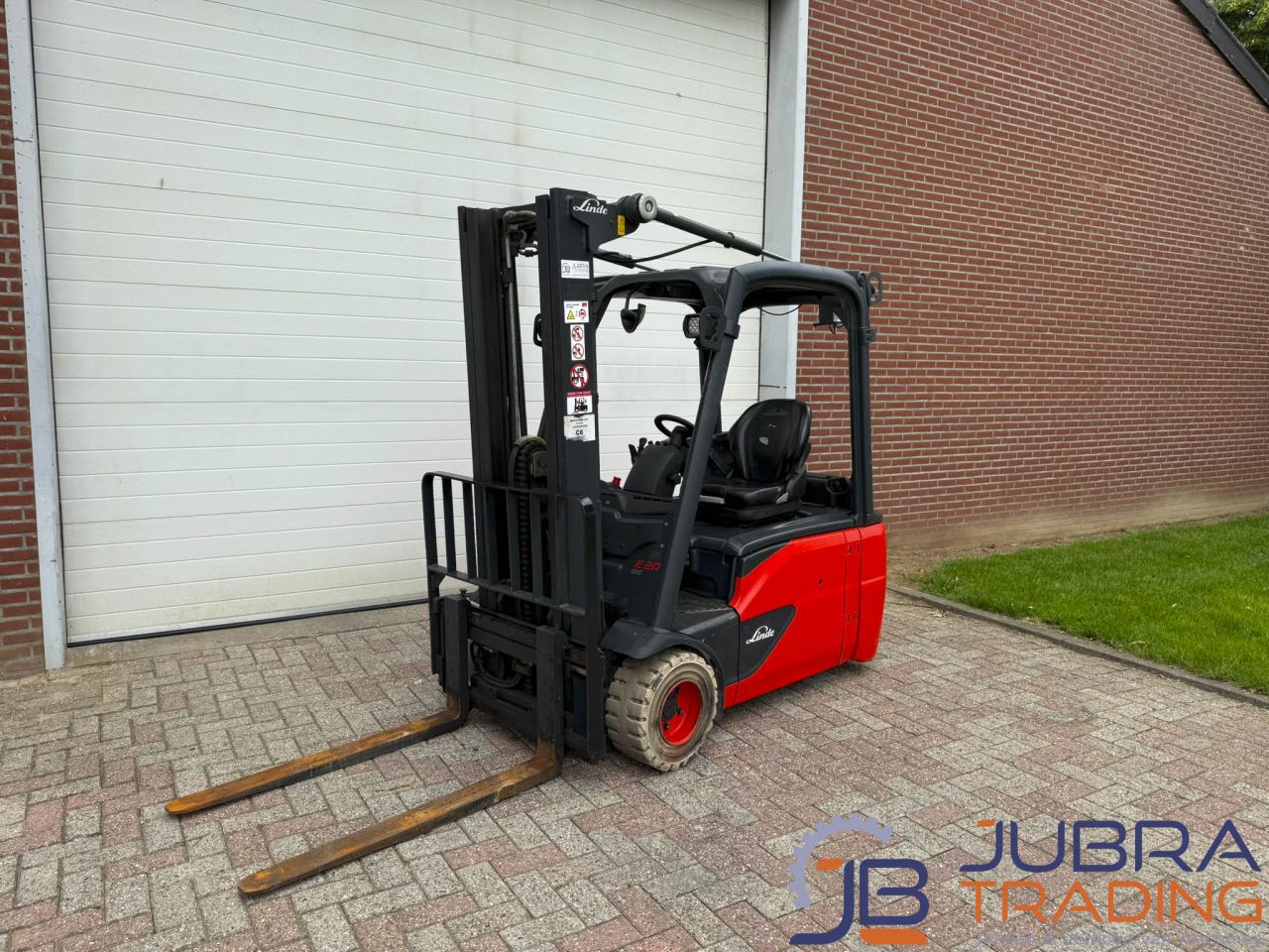 Linde E20L-02 Elektro-Gabelstapler | 2016 | 8410 Std. | 2T 4.6M