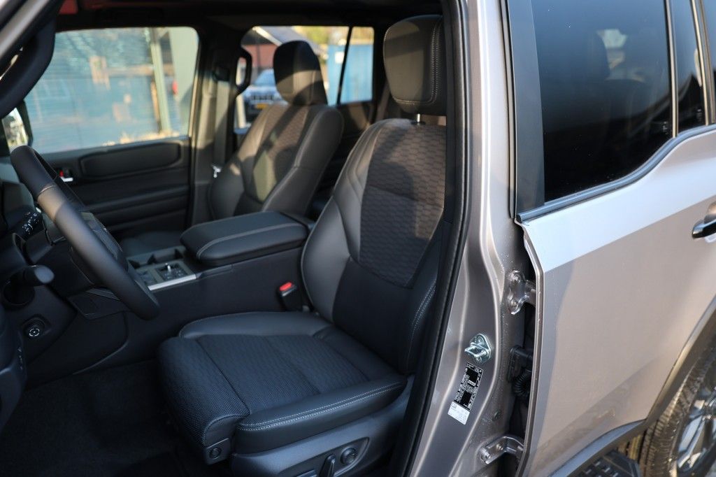 Toyota Landcruiser 250 2.8 D-4D 5DRS hybride 48v PROFESSIONAL PANO DAK A/T VAN