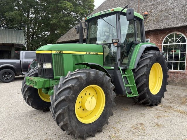 John deere 6910
