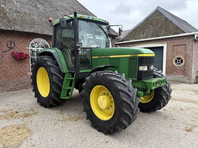 John deere 6910