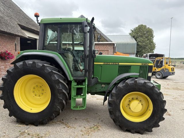 John deere 6910