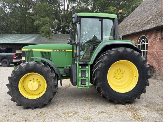 John deere 6910