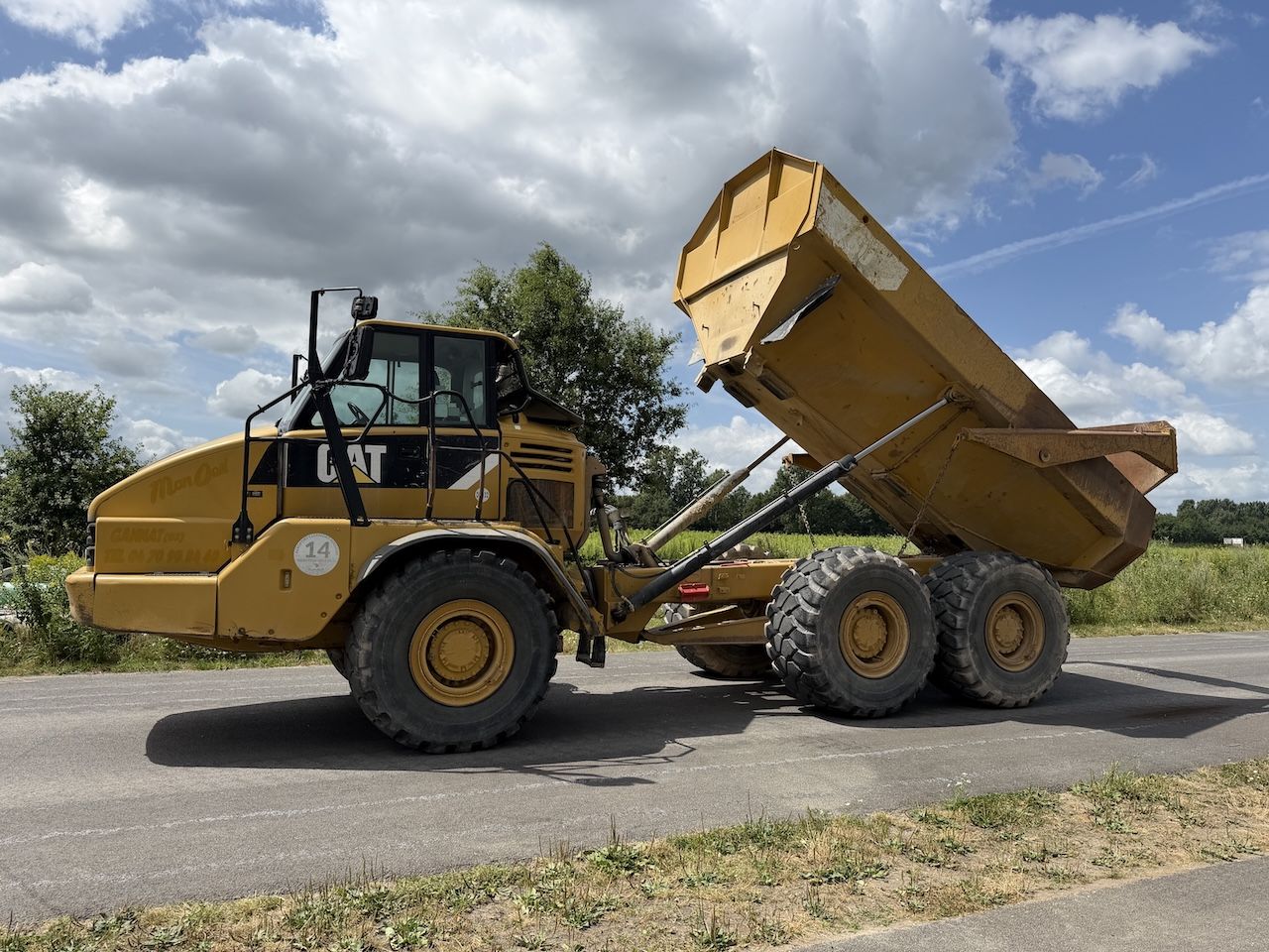 Caterpillar 730 Dumper