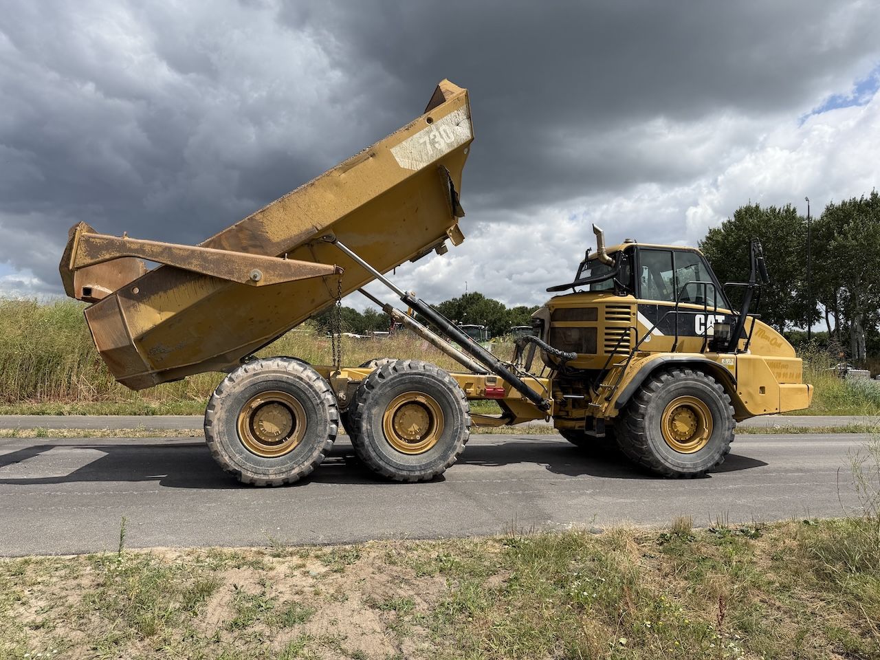 Caterpillar 730 Dumper