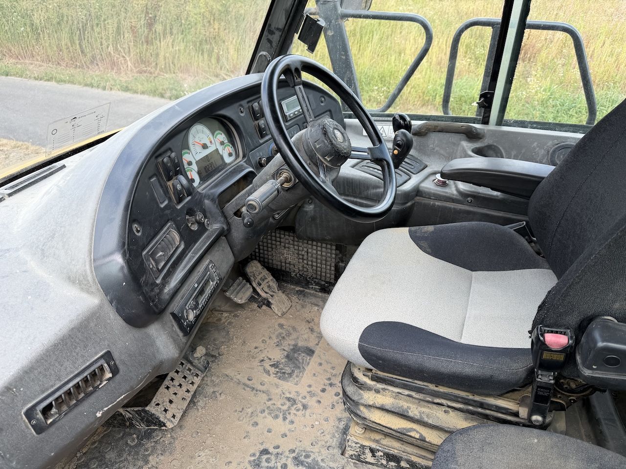 Caterpillar 730 Dumper